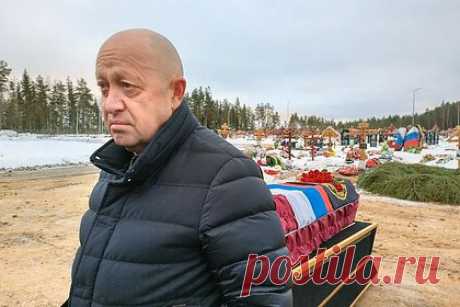 Пригожин прокомментировал просьбу Зеленского к ЦРУ о его убийстве. Основатель и руководитель ЧВК «Вагнер» Евгений Пригожин заявил, что в курсе информации о просьбе президента Украины Владимира Зеленского к ЦРУ о его убийстве. «Это очень хорошая мысль. Согласен, что Пригожина пора ликвидировать. В случае, если ко мне обратятся, я, безусловно, окажу содействие», — отметил глава группы.