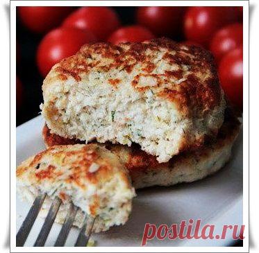 Куриные котлеты с кабачком и творогом.