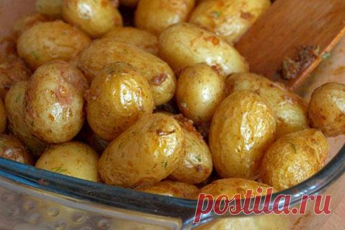 Запеченный молодой картофель