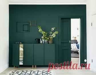 Как поразить гостей с порога: 9 потрясающих прихожих 1. Сделайте инсталляцию с фото и местом для хранения

В прихожей часто приходится ставить столик с выдвижными ящиками, которые быстро захламляются бумагами, ключами, солнечными очками и другими