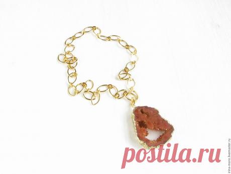 Кулон подвеска &quot;Огонь осени&quot; кулон подвеска из натурального камня (агат с жеодой).
Кулон подвеска &quot;Огонь осени&quot; сделан из красивого агата с жеодой темно-оранжевого цвета с позолоченными краями на позолоченной цепочке высокого качества. 
 Irina Moro. Кулон подвеска Ирина Моро.
Купить Кулон &quot;Огонь осени&quot; позолоченный на цепочке из агата с жеодой в интернет магазине на Ярмарке Мастеров