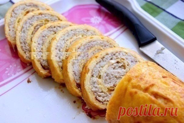 Куриный рулет

Это не просто куриный рулет, это наивкуснейший куриный рулет!
А какой он сочный! Вкусен как в горячем,так и в холодном виде, но считается холодной закуской.