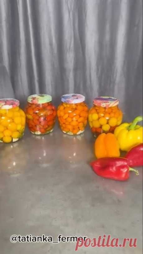 Маринованные помидоры Рассол и помидоры получаются очень вкусными Банки стерилизуем (крышки тоже) На дно банки укладываем ваши любимые специи(у меня чеснок ,...