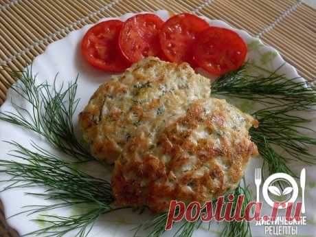 Вкуснейшие куриные котлеты с кабачком: с пользой для фигуры! 
на 100грамм - 31.75 ккалБ/Ж/У - 1.97/0.61/4.37

Ингредиенты:
Куриное филе - 100 г
Кабачки - 2 шт
Яйцо - 1 шт
Чеснок - 7 г
Специи - по вкусу 
Соль, перец - по вкусу
За рецепт спасибо группе Диетические рецепты

Приготовление:
Кабачки помойте и натрите на крупной терке, отожмите получившуюся массу как следует. В кабачковую массу добавьте фарш, специи и яйцо. Перемешайте. Возьмите в ладошку фарш, еще раз отожмите е...