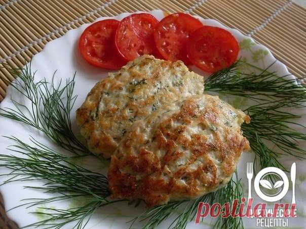 Вкуснейшие куриные котлеты с кабачком: с пользой для фигуры! 
на 100грамм - 31.75 ккалБ/Ж/У - 1.97/0.61/4.37

Ингредиенты:
Куриное филе - 100 г
Кабачки - 2 шт
Яйцо - 1 шт
Чеснок - 7 г
Специи - по вкусу 
Соль, перец - по вкусу
За рецепт спасибо группе Диетические рецепты

Приготовление:
Кабачки помойте и натрите на крупной терке, отожмите получившуюся массу как следует. В кабачковую массу добавьте фарш, специи и яйцо. Перемешайте. Возьмите в ладошку фарш, еще раз отожмите е...