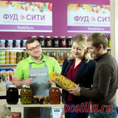 Каждый день мы принимаем множество разных решений, от самых простых до самых сложных. Казалось бы, что может быть примитивней, чем выбрать продуктовый магазин или рынок, куда ты пойдешь закупаться для всей своей огромной семьи на неделю. Но этот выбор не так легок, ведь он должен соответствовать нашим ожиданиям :) 

#foodcity #фудсити #продуктыпитания #решение #покупать #качествопродукции
