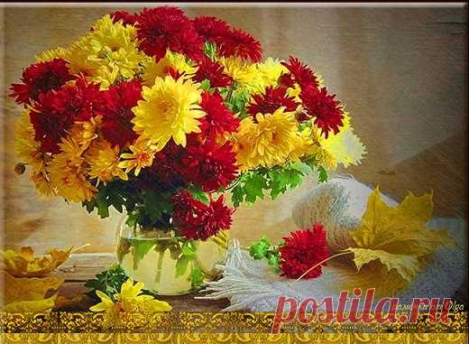 Есть в светлости осенних вечеров
Умильная, таинственная прелесть:
Зловещий блеск и пестрота дерев,
Багряных листьев томный, легкий шелест,
Туманная и тихая лазурь
Над грустно-сиротеющей землею,
И, как предчувствие сходящих бурь,
Порывистый, холодный ветр порою,
Ущерб, изнеможенье — и на всем
Та кроткая улыбка увяданья,
Что в существе разумном мы зовем
Божественной стыдливостью страданья.
Тютчев Ф.