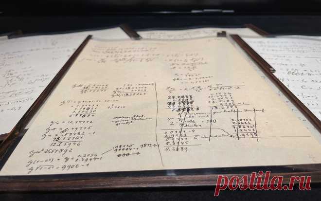 Рукопись Эйнштейна по теории относительности продали за €11,6 млн. Черновики Альберта Эйнштейна по теории относительности проданы 23 ноября за €11,6 млн в аукционом доме Christie's в Париже, сообщает радио Franceinfo.