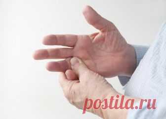 Почему немеют пальцы рук? С онемением пальцев на руках сталкиваются почти 90% женщин, и не только из-за таскания сумок с продуктами. Причин, почему немеют пальцы рук, довольно много. Давайте пройдёмся по самым часто встречающимся из них.