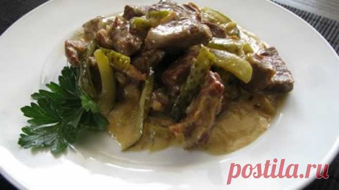 Говядина с солеными огурцами и медом 
Снова рецепт из журнала «Школа гастронома». Необычное сочетание продуктов дает потрясающе вкусный результат.

филе говядины — 800 г
масло сливочное — 40 г
масло растительное — 1 ст.л.
лук репчатый — …