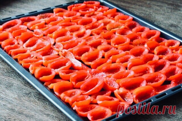 ГОТОВИМ ВКУСНЫЕ ВЯЛЕНЫЕ ПОМИДОРЫ

Вяленые помидоры

Хочу поделиться вкусным рецептом для всех, у кого хорошо уродились помидоры. Рецепт получaется 