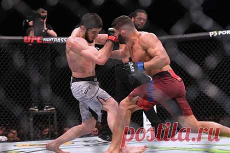 Российский боец UFC нацелился на реванш с Махачевым. Российский боец смешанного стиля (MMA) Арман Царукян заявил о желании провести бой-реванш с Исламом Махачевым. «Мой первый бой в UFC был против него. Я дал ему самый тяжелый бой в Абсолютном бойцовском чемпионате (UFC), и я знаю, что мне нужен всего один громкий поединок, и я получу титульник», — сказал он.