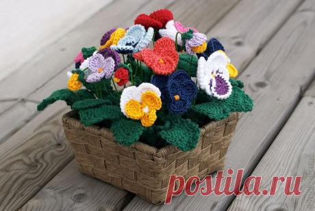 Вязаные цветы: композиция «Анютины глазки»