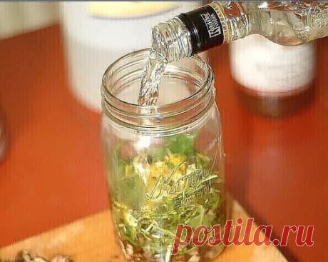 У чистотела есть одна очень интересная особенность. Он сразу отыскивает корень болезни. Если сок или порошок поместить на биологически активную точку, то наблюдается мгновенная трансформация, перенос его к у болезни.

У нас чистотел нередко называют русским женьшенем. Применять его можно в виде сока, отвара, настойки, экстракта. О целебных свойствах чистотела люди знают с древнейших времен.

Для лечения глазных болезней нужно варить сок чистотела с медом в соотношении 1:1 ...