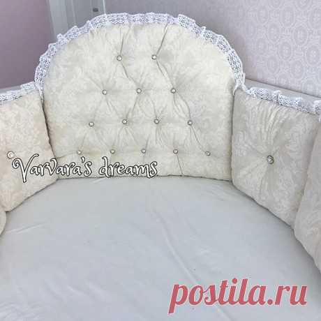 Эти бортики-моя любовь😍 Царские, не иначе😊👑
✔️Бортики-подушки в кроватку с кружевом и пуговкой-кристаллом 30 на 30 см. - 420₽ за штуку. Бортик в изголовье с каретной стяжкой кристаллами и кружевом 50 на 60 см. - 1300₽.
✔️Ткань 100% хлопок, наполнитель гипоаллергенный холлофайбер
✔️Уход: режим деликатной стирки 30 градусов
#бортики#бортикивкроватку#бортикидлямалышей#бортикиподушки#бортикидляпринцессы#бортики_подушки#бампервкроватку#защитавкроватку#бортикисостразами#борти...
