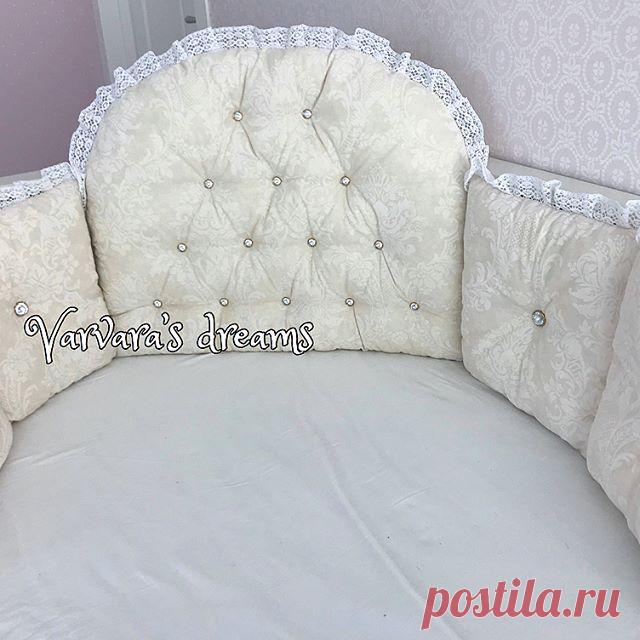 Эти бортики-моя любовь😍 Царские, не иначе😊👑
✔️Бортики-подушки в кроватку с кружевом и пуговкой-кристаллом 30 на 30 см. - 420₽ за штуку. Бортик в изголовье с каретной стяжкой кристаллами и кружевом 50 на 60 см. - 1300₽.
✔️Ткань 100% хлопок, наполнитель гипоаллергенный холлофайбер
✔️Уход: режим деликатной стирки 30 градусов
#бортики#бортикивкроватку#бортикидлямалышей#бортикиподушки#бортикидляпринцессы#бортики_подушки#бампервкроватку#защитавкроватку#бортикисостразами#борти...