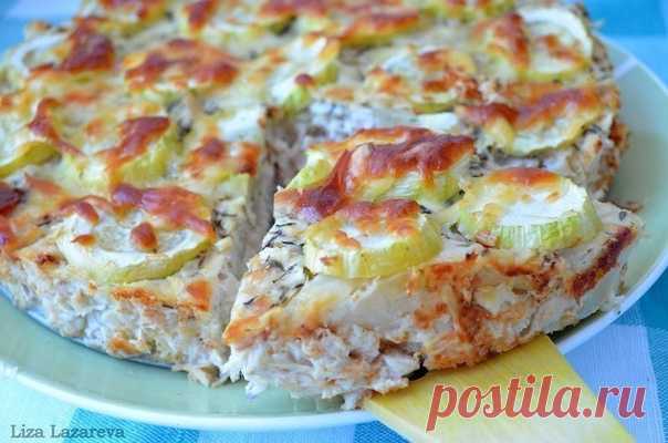 5 фитнес-запеканок с куриной грудкой



1. Легкий куриный пирог-запеканка (для завтрака)
на 100грамм - 136.49 ккал, Б/Ж/У - 16.12/4.52/5.69

Ингредиенты:
- Вареное куриное филе - 300 гр
- Мука - 50 гр
- Молоко - 150 гр
- Яйцо (некрупное) - 2 шт
- Сыр твердый низкой жирности - 50 гр
- 1/2 ч.л. разрыхлителя
- Приправы (черный перец, карри, итальянские травы) - по вкусу
- Соль - по вкусу

Приготовление:
1) Куриное филе мелко нарезаем.
2) Взбиваем яйца с солью и молоком, добав...