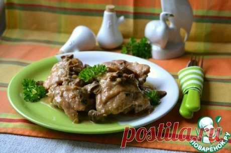 Курица с грибами в сметанном соусе - кулинарный рецепт
