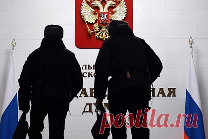 В Госдуме рассмотрят вопрос лишения мандатов двух депутатов-прогульщиков. Комиссии Госдумы по этике и мандатным вопросам планируют во вторник рассмотреть вопрос о лишении депутатских полномочий Василия Власова (ЛДПР) и Вадима Белоусова («Справедливая Россия — За правду»). По его словам, речь идет о длительном отсутствии парламентариев на заседаниях нижней палаты парламента и комитетов.