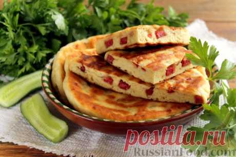 Рецепт: Сырные лепёшки на кефире, с колбасой (на сковороде) на RussianFood.com