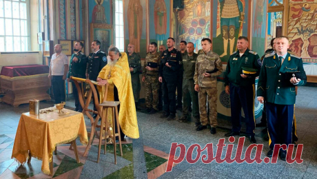 Атаман Всероссийского казачьего общества принял участие в молебне в хабаровском храме. Атаман Всероссийского казачьего общества Виталий Кузнецов 26 июля помолился в храме святителя Иннокентия Иркутского, сообщает портал Приамурской митрополии. Молебен, за которым молились хабаровские казаки, возглавил духовник окружного ...