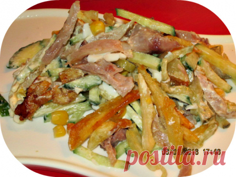 Салат с копченым окорочком и картофелем пай