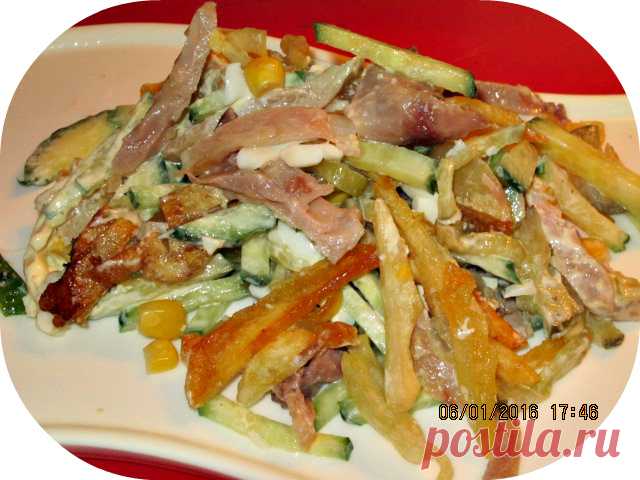 Салат с копченым окорочком и картофелем пай