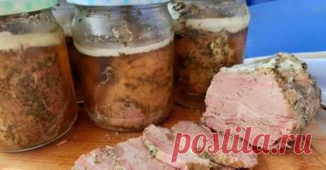 Ошеек в банках - БУДЕТ ВКУСНО! - медиаплатформа МирТесен Иногда совсем нет времени на то, чтобы приготовить домашнее мясо. Приходится довольствоваться дорогими и не всегда вкусными магазинными колбасами. Думаю, этот рецепт был создан специально для таких занятых людей. За раз вы можете запастись ароматным и сочным мяском на несколько недель. Ошеек,