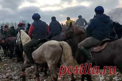 Под Москвой игру мигрантов с тушей козла сняли на видео