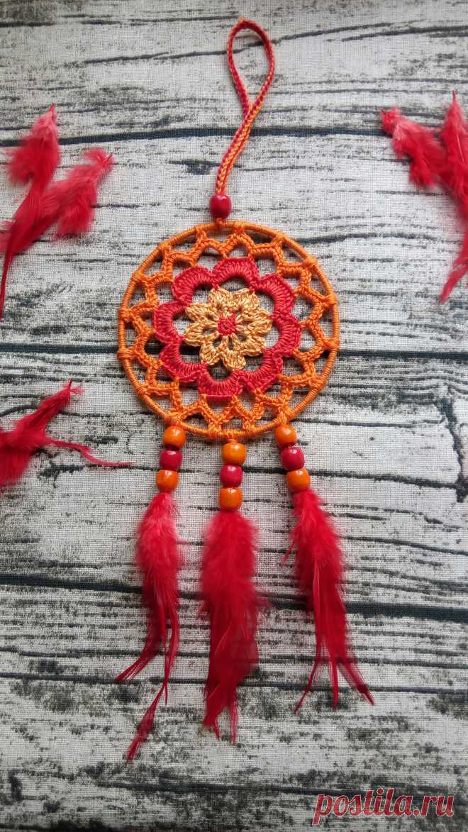 Мандала связана в цветах первой чакры. Идеально подходит для медитации (10-ти минутное созерцание в день). Небольшая, легко возить с собой.

Медитация на первую чакру помогает:
- усилить энергию в физическом теле, 
- повысить устойчивость к болезням, 
- привнести бодрость, выносливость, 
- положительно повлиять на умение отстаивать свои взгляды на жизнь и свои интересы