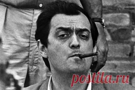 Режиссер, который не снял Луну. Космическая одиссея Стэнли Кубрика. 26 июля 1928 года родился Стэнли Кубрик — американский кинорежиссер, который начал «Космическую одиссею» и воплотил ужас «Сияния» на большом экране.