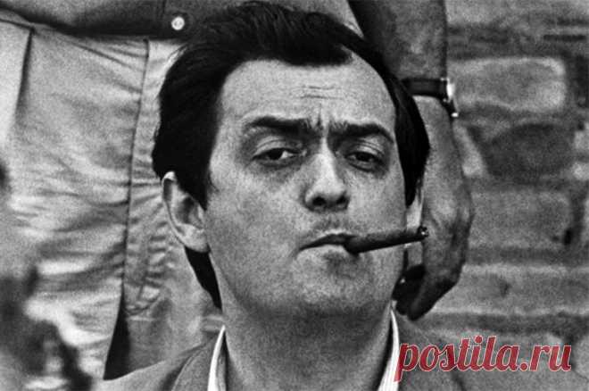 Режиссер, который не снял Луну. Космическая одиссея Стэнли Кубрика. 26 июля 1928 года родился Стэнли Кубрик — американский кинорежиссер, который начал «Космическую одиссею» и воплотил ужас «Сияния» на большом экране.