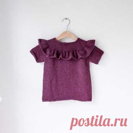 Rose Sweater pattern by Knit By TrineP 
A feminin sweater, for everyday use. Knitted from top to button, with raglan, collar and opening in the back. This is a very good beginner project, easy but still fun to knit. And on thick needles it is also a quick knit. The sweater has icord edges, and you get directions to knit it with both short or long sleeves.
