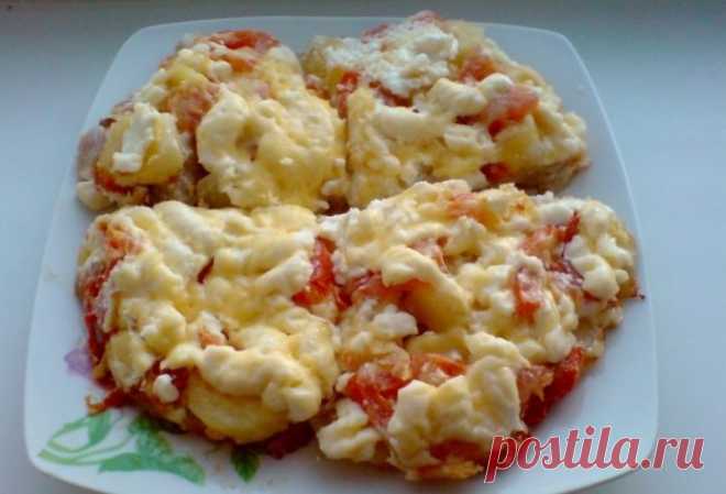 Мясо по-французски в мультиварке. Получилось вкусно, как в ресторане 


Идеальный ужин!









Ингредиенты:
свининакартофель — 4 штлук — 2 штпомидор большой — 1 шт.майонезсырприправы
Приготовление:
 
Нарезаем мясо мелкими кусочками,
солим и добавляем приправу. Картоф…