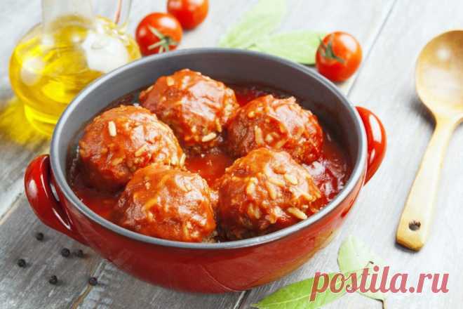 Гречаники  готовятся из мясного фарша с добавлением вареной гречки. Пропорции фарша и гречки можно слегка изменять, в зависимости от ваших предпочтений. Гречаники — это блюдо украинской кухни, но и украинские хозяюшки готовят их по-разному. Некоторые добавляют к фаршу, спассированную морковь и густую сметану, а так же используют  различные соусы (например грибной). В этом рецепте мы […]