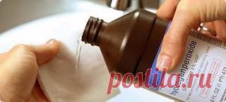 Перекись водорода в домашней аптечке 

* Боли в ушах. 1 ч.л. растворенного в воде гидроперита (50 мл воды + 1 таблетка) закапывать в уши или вводить тампоны, смоченные в перекиси.* Пародонтоз, гингивит, стоматит.В 1 ст.ложку с питьевой с…