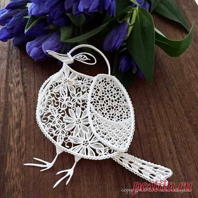 It's happy Friday❤︎
#paperart #papercut #papercutart #papercutter #papercutting #papercutartist #papersculpture #handcut #handcutting #artwork #bird #interior #intricate
