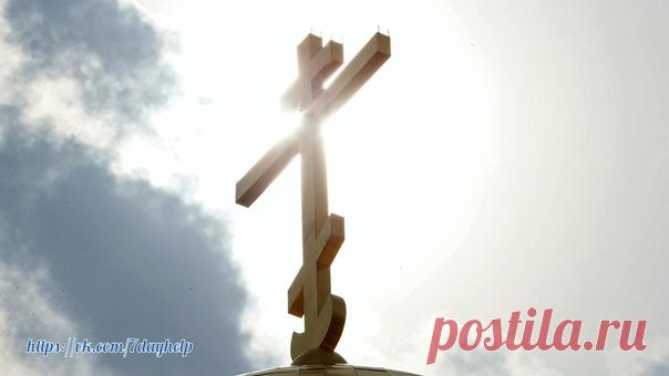 Православные христиане отмечают Троицкую родительскую субботу
В этот день принято посещать кладбища, ставить в церкви и дома свечи за упокой усопших.

Православные христиане 15 июня, накануне праздника Святой Троицы, отмечают Троицкую родительскую субботу — особый день, когда поминают всех усопших, «от начала века, со времён Адама». В храмах в этот день проводится заупокойное богослужение — «Память, совершаемая всех от века почивших православных христиан, отец и братии наш...