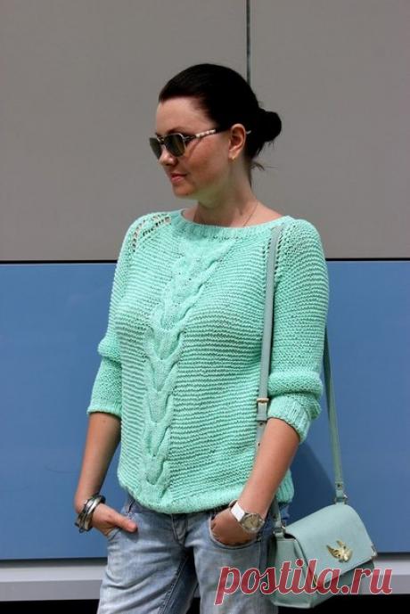 Бирюзовый свитер.