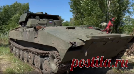 Расчёт УР-77 «Метеорит» ЦВО проделал проходы на минном поле. Расчёт установки разминирования УР-77 «Метеорит» ЦВО проделал проходы на минном поле и уничтожил опорные пункты украинских войск на Краснолиманском направлении. По словам заместителя командира подразделения с позывным Отпор, инженеры обеспечивают продвижение пехоты, танков, основной гусеничной техники, взаимодействуют с мотострелковыми и танковыми подразделениями. С начала СВО боевые пуски снарядов проводили много раз. В Минобороны…