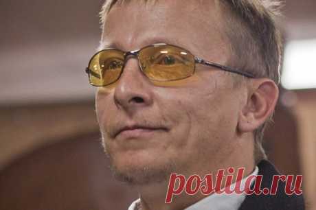 Актер Охлобыстин привез новогодние подарки воспитанникам интерната в ДНР. Из-за сложных погодных условий актер с трудом добрался в Докучаевск.