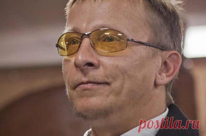Актер Охлобыстин привез новогодние подарки воспитанникам интерната в ДНР. Из-за сложных погодных условий актер с трудом добрался в Докучаевск.