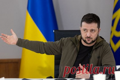 Гагин объяснил назначение Сырского на должность главкома ВСУ. Президент Украины Владимир Зеленский принял решение сменить главкома ВСУ от безысходности. Об этом заявил советник главы ДНР Ян Гагин в беседе с РИА Новости. По словам Гагина, экс-главком Валерий Залужный был для него серьезным конкурентом, а предложение «оставаться в команде» — это пакт о ненападении.