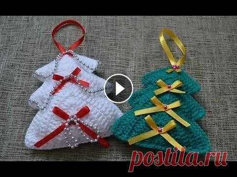 Новогоднее украшение "Елочка" (New year's decoration "Christmas Tree") В этом видеоурок мы свяжем простое новогоднее украшение в форме елочки....