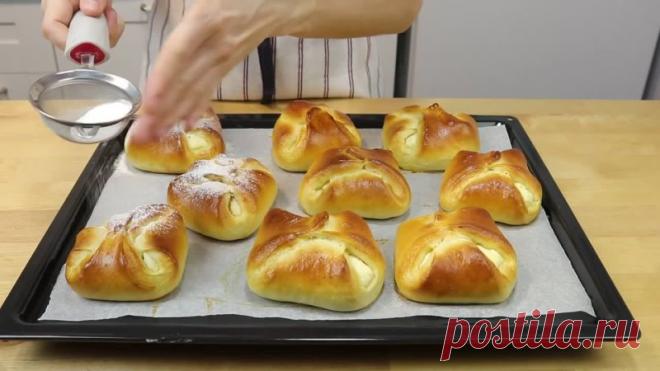 Булочки венгерские ватрушки воздушные конвертики c cочной творожной начинкой

Ингpeдиeнты:
Венгерские ватрушки ( 9 шт):

Тесто:
300 г муки
70 мл. молока или воды
2/3 ч.л. соли
50 г сахара
18 г прессованных дрожжей или 6 г сухих
2 яйца
30 г сливочного масла, мягкого

Начинка:
250 г творога, однородного
2...3 ст.л. сахара
1 желток
2 ч.л. ванильного сахара
1 ч.л. крахмала (или муки)

Ватрушки нужно выпекать при 200°С - 15...17 минут. Время выпечки и температура зависят от осо...