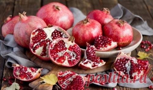 Десять причин есть гранат., чтобы обязательно есть гранат. 1. повышает гемоглобин. Самое известное свойство граната - борьба с анемией. При малокровии употребляйте разведенный гранатовый сок по 0, 5 стакана 3 раза в день за 30 минут до еды в течение 2 месяцев…