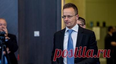 Сийярто заявил о необходимости защиты поставок российских нефти и газа в Венгрию. Венгрия и Россия должны защищать поставки российских нефти и газа на фоне атак со стороны Киева. Об этом заявил министр иностранных дел и внешнеэкономических связей Венгрии Петер Сийярто, прибывший в Москву для участия в заседании российско-венгерской межправительственной комиссии. Читать далее