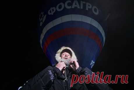 Полет Конюхова на самом большом в истории России воздушном шаре попал на видео. Известный российский путешественник Федор Конюхов взлетел на самом большом в истории российского воздухоплавания шаре. Об этом сообщили его представители в Telegram-канале Конюхова. По сообщению команды путешественника, шар с Конюховым был поднят в воздух в районе пяти утра по московскому времени.