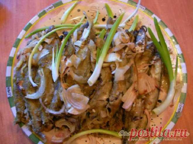 Мойва запеченная в духовке под луковой шубкой - рецепт, фото | Сами своими руками