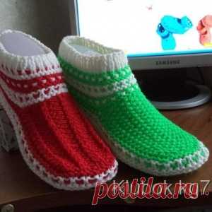 Стильные тапочки спицами